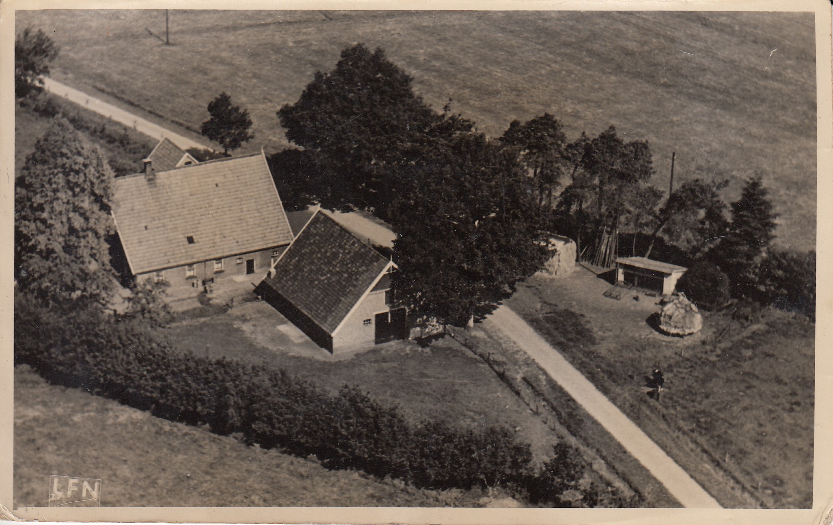 Plaatje bij verhaal: 1_luchtfoto_boerderij_na_1951.jpg