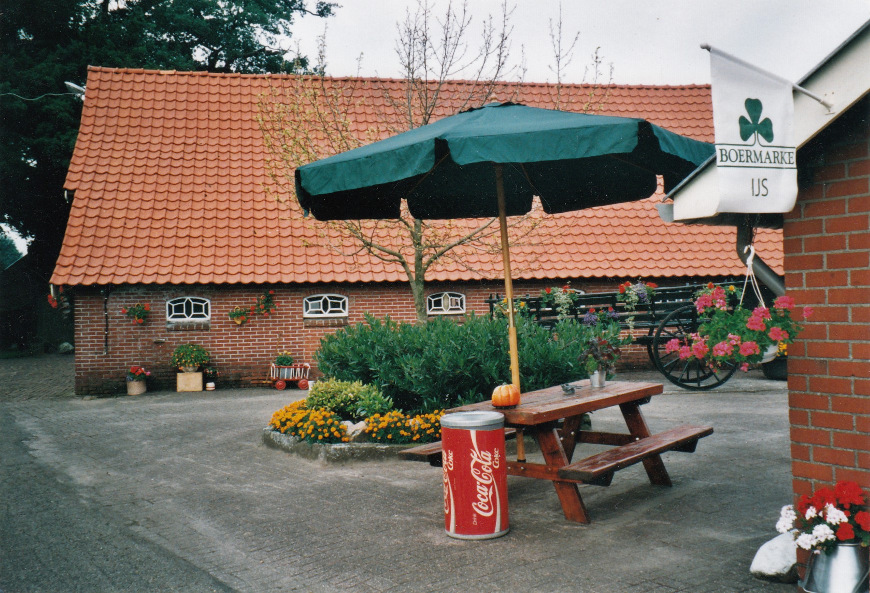 Plaatje bij verhaal: 50_picknickplaats_erve_hondeborg_2005.jpg