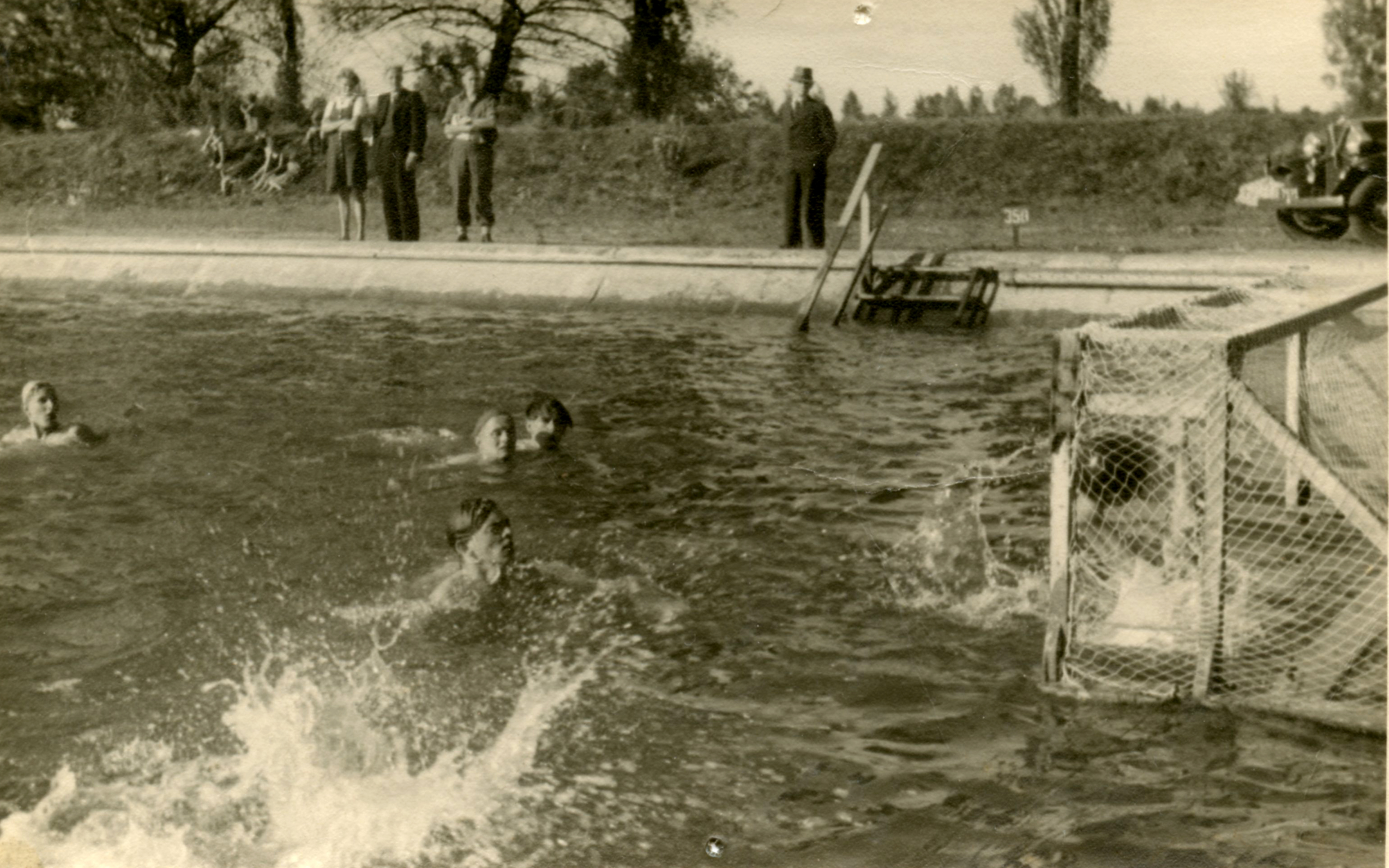 Plaatje bij verhaal: waterpolo-1945-002a.jpg