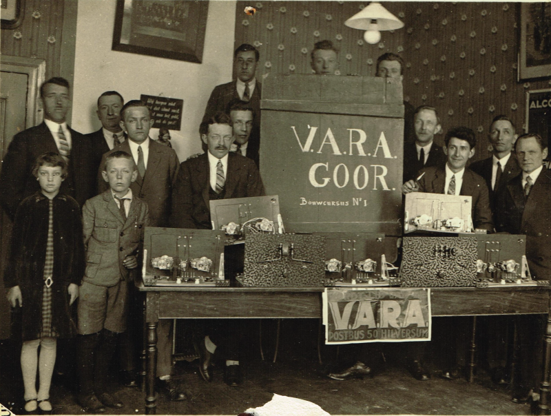 Radio bouwclub van de afdeling Goor van de VARA