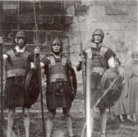 Bekijk detail van "De Romeinse Soldaten in de Passiespelen."