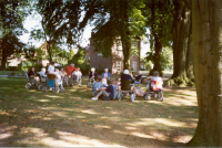 Bekijk detail van "Rolstoelwandeling met bewoners uit het bejaardenhuis St. Franciscus o.l.v. de Zonnebloem."