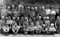 Bekijk detail van "Klassenfoto van de tweede klas van de Scheepersschool 1958."