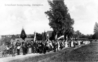 Bekijk detail van "Fanfare Caecilia luistert het schoolfeest ter ere van Koninginnedag op."