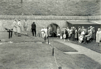 Bekijk detail van "Excursie van de heemkunde naar Naarden 1984: <span class="highlight">vesting</span> Naarden."