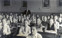 Bekijk detail van "Klassenfoto van de vijfde klas van meester Spee in de Pastoor Scheepersschool."