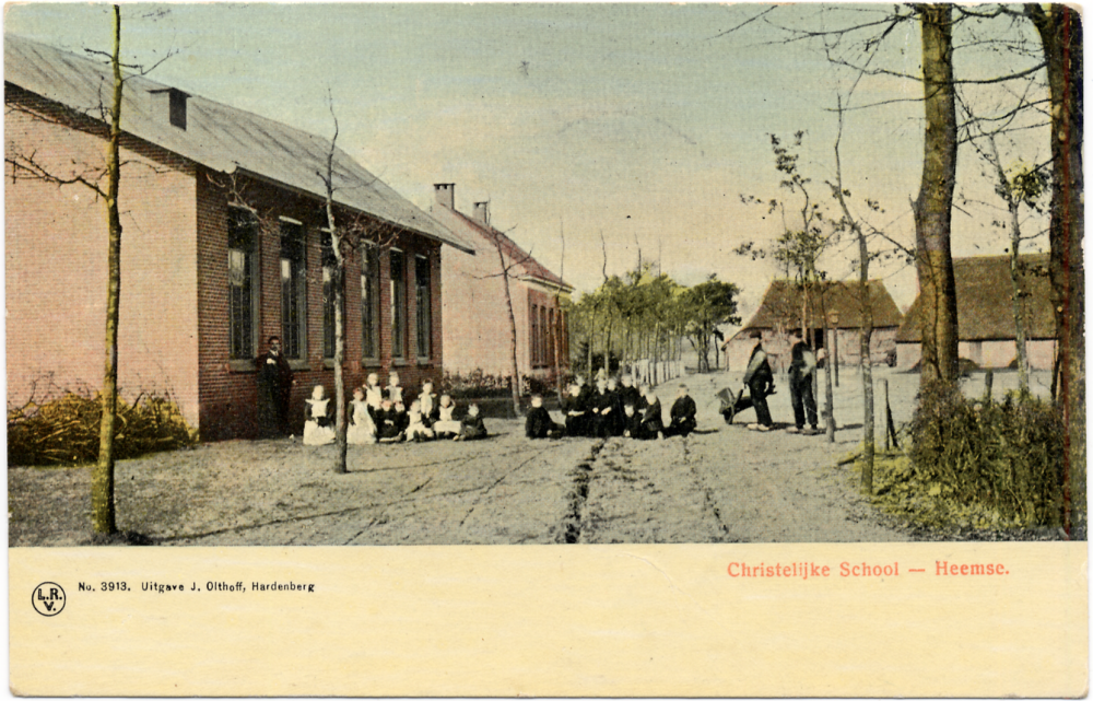 Bekijk detail van "GH03143: De Christelijke Lagere School aan de huidige <span class="highlight">Weidebuurt</span> te Heemse."