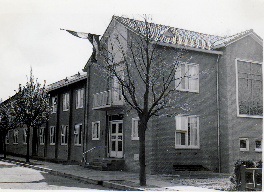 Bekijk detail van "GH03888: De Hoofdingang Huize 'Avondlicht' aan de Molstraat 20, in Dedemsvaart."
