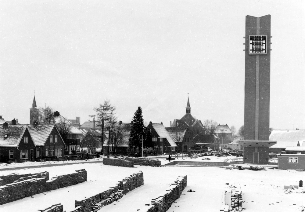 Bekijk detail van "GH02903: Zicht op Hardenberg, bebouwing langs de Bruchterweg tussen Europaweg en Lage Doelen."