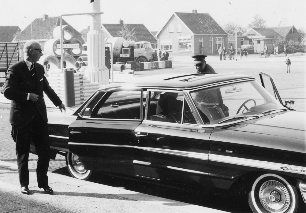 Bekijk detail van "GH02943: De Opening van het Gemeentehuis van Hardenberg op 13 juni 1963."