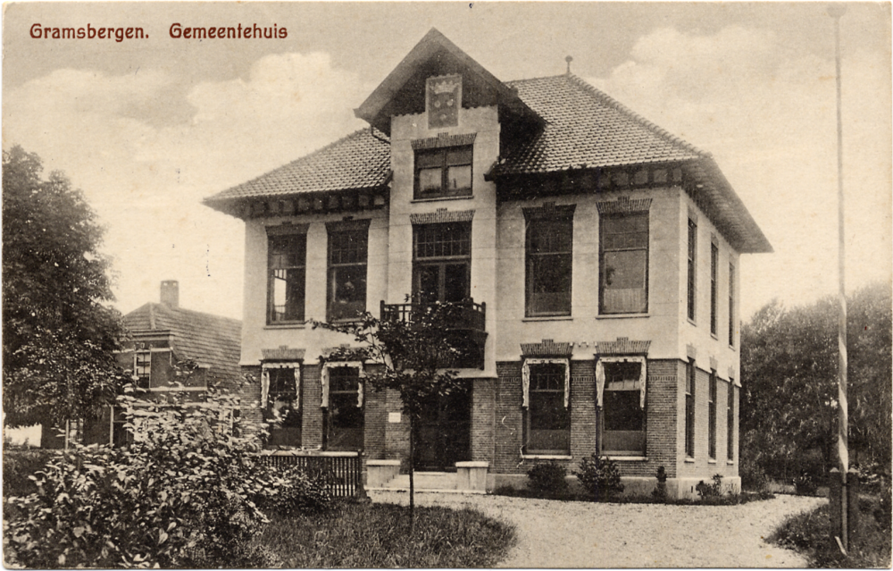 Bekijk detail van "GH01563: Het Gemeentehuis van Gramsbergen."