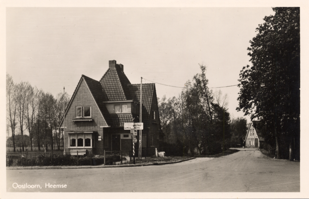 Bekijk detail van "GH01335: Kruising Hessenweg - <span class="highlight">Haardijk</span> in Heemse, met links het huis 'Oostloorn'."