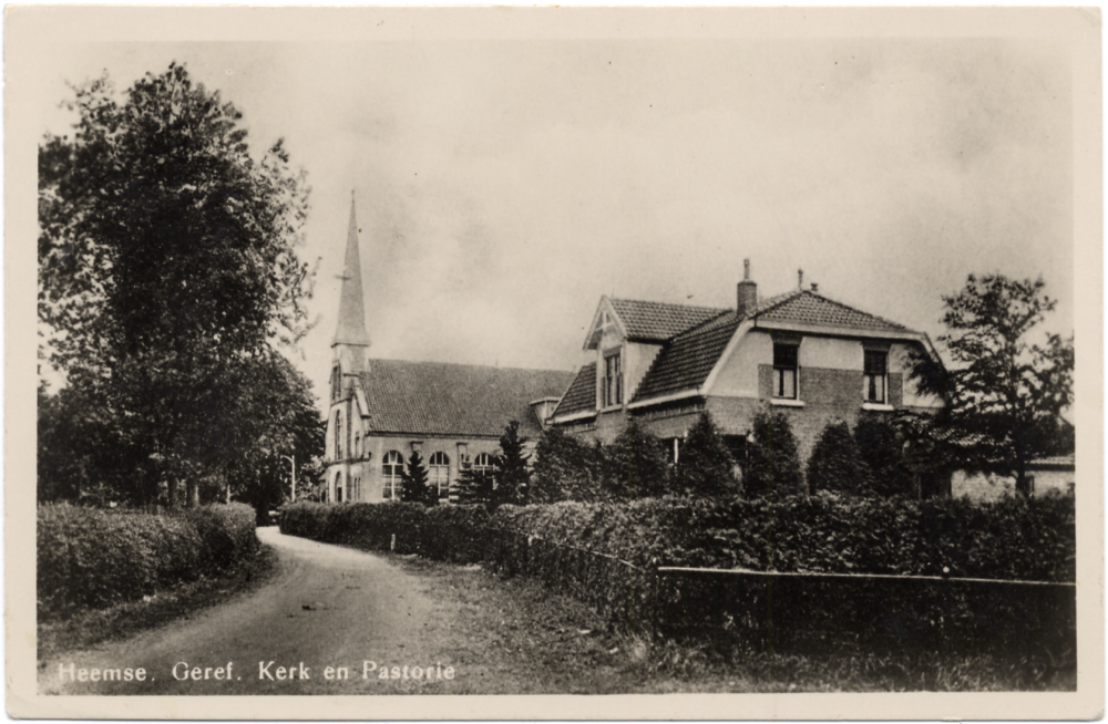 Bekijk detail van "GH01358: De Gereformeerde Kerk en Pastorie in Heemse."