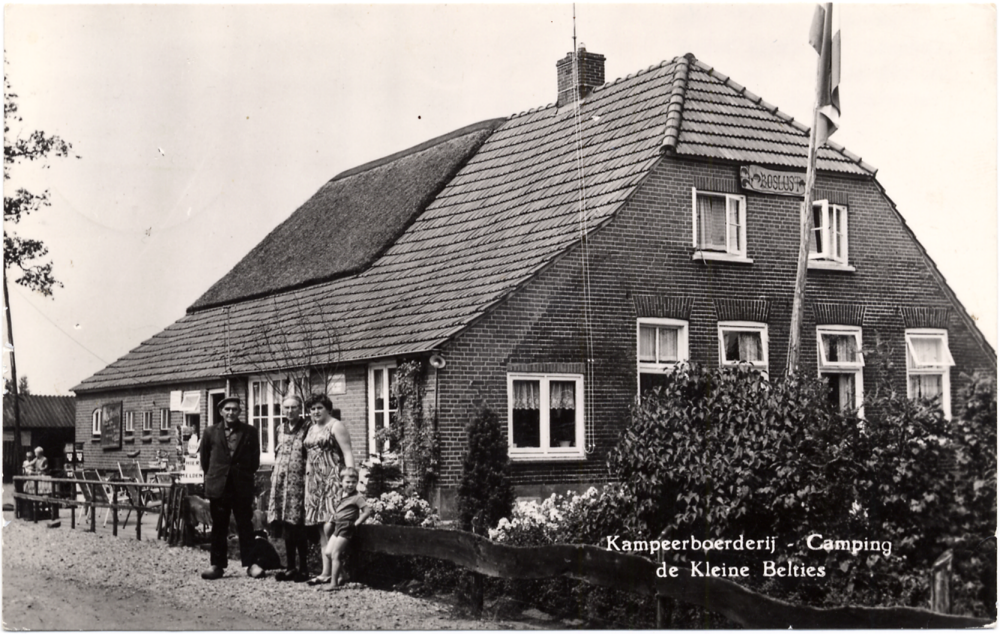 Bekijk detail van "GH01404: Kampeerboerderij 'De Kleine Belties', in Heemse."