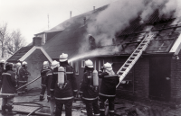 Bekijk detail van "GH06810: Een Boerderij Brand in Slagharen."