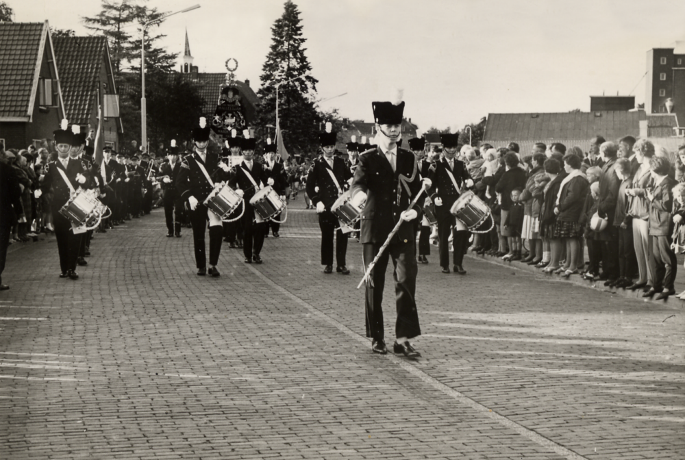 Bekijk detail van "GH06394: Drumband 'Hallelujah' uit Hardenberg."