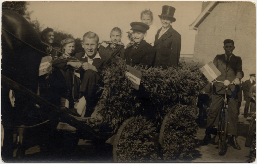 Bekijk detail van "GH06435: Het Bevrijdingsfeest te Heemse in mei 1945."