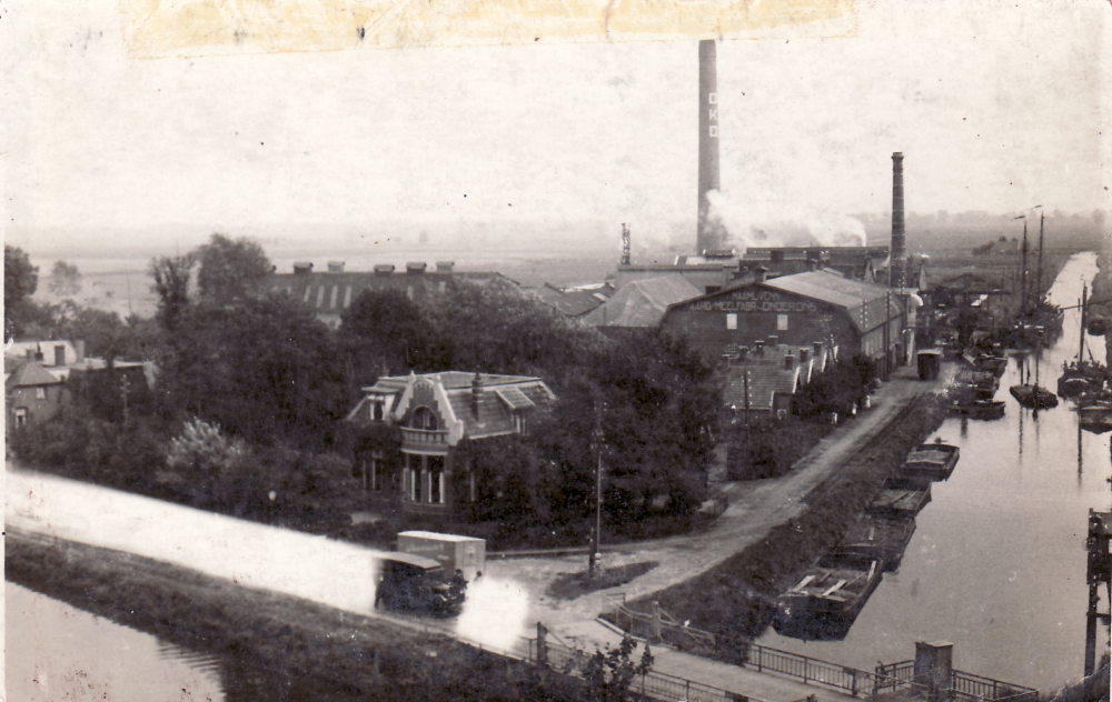 Bekijk detail van "GH06028: Een Luchtfoto van het fabrieksterrein van de N.V. <span class="highlight">Aardappelmeelfabriek</span> 'Onder Ons' in De Krim."