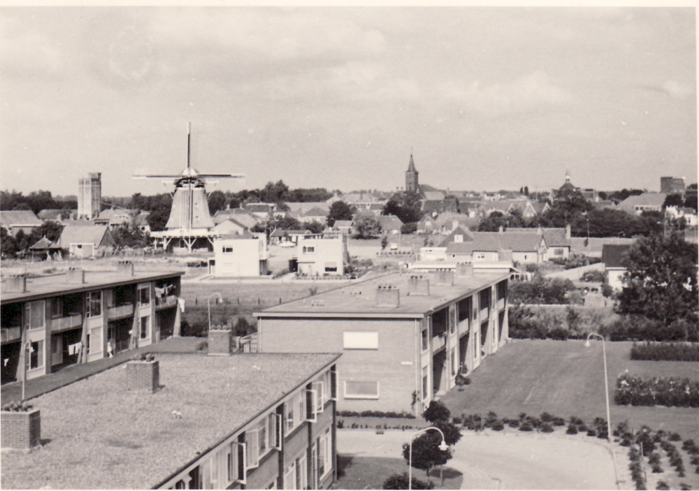 Bekijk detail van "GH05895: Zicht vanaf de flats op het <span class="highlight">Spaanskamp</span> in Heemse richting de Stad Hardenberg."