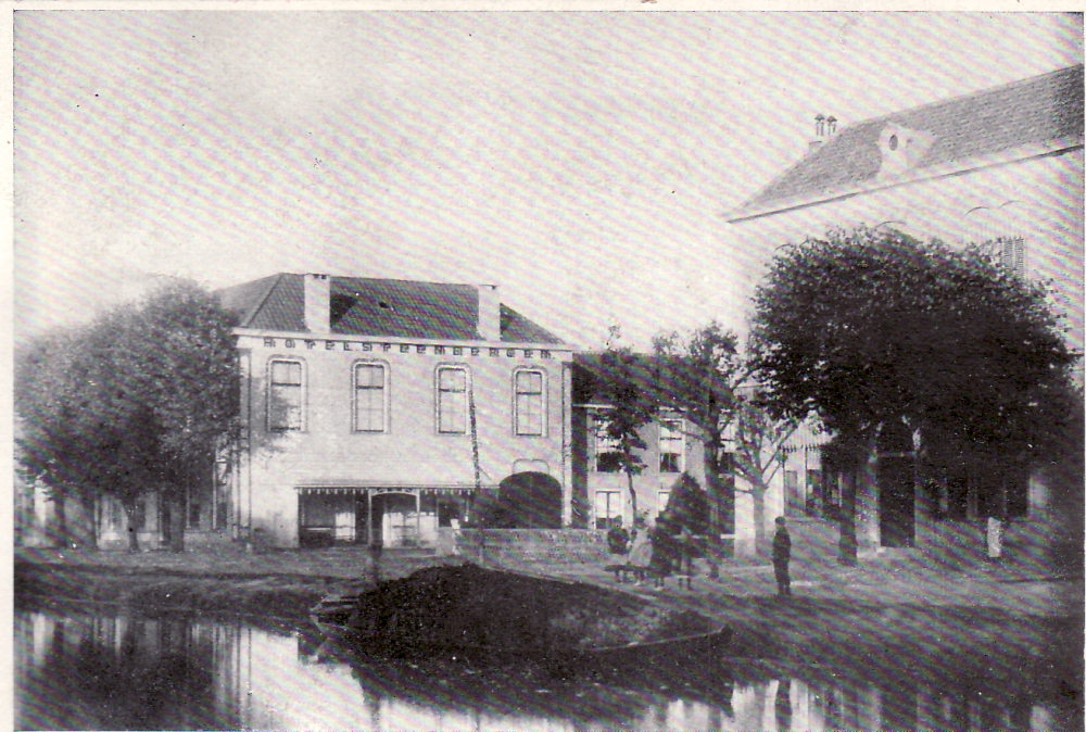 Bekijk detail van "GH05630: Hotel Steenbergen en het Gemeentehuis van de Gemeente Avereest in Dedemsvaart."