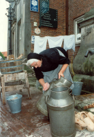 Bekijk detail van "Demonstratie van oude ambachten op de Siepelmarkt: de wasvrouw."