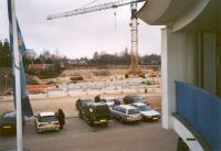 Bekijk detail van "De nieuwbouw van Verzorgingshuis Huize Franciscus: het eerste vloerdeel aan de kant van de parkeerplaats is gereed."