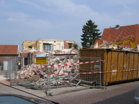 Bekijk detail van "De afbraak van de meubelzaak van Tonnie en Ellen Brandehof aan de Molenstraat."