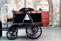 Bekijk detail van "De begrafenis van Mevr. M.J.L. Echtermeijer met antieke lijkkoets."