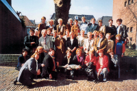 Bekijk detail van "Reünie van de zesde klas uit 1964 van de meisjesschool, de “ St. Jozefschool” aan de Putstraat."