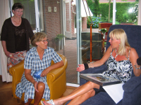 Bekijk detail van "Rita Diepenmaat wordt door Zonnebloem Nederland in het zonnetje gezet."