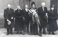 Bekijk detail van "Bruidspaar Postel-Goosink met de wederzijdse ouders."