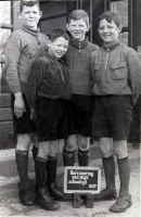 Bekijk detail van "<span class="highlight">Schoolfoto</span> uit 1937 van zonen van bakker Wientjes Marktstraat."