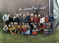 Bekijk detail van "Klassenfoto van combinatieklas drie en vier van de St. Jozefschool 1976-1977."