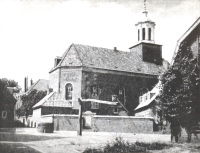 Bekijk detail van "Pleintje <span class="highlight">Bergstraat</span> met put en N.H. Kerk."