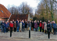 Bekijk detail van "Een grote groep actieve leden van de Vereniging Heemkunde Ootmarsum."
