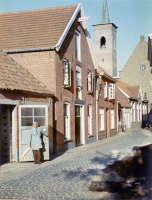 Bekijk detail van "De Kloosterstraat in de jaren zestig van de 20e eeuw."