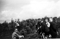 Bekijk detail van "Zomerkamp van de verkenners in Soest 1949: Wim Polman met zijn patrouille uit Agelo."