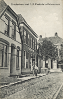 Bekijk detail van "”Grootestraat met oude r.-k. Pastorie te Ootmarsum” begin 20e eeuw."