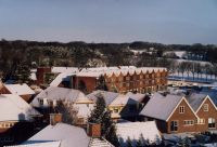 Bekijk detail van "Uitzicht over besneeuwd Ootmarsum richting Moerbekkenkamp vanuit <span class="highlight">de</span> kloostertoren van klooster Maria ad Fontes."