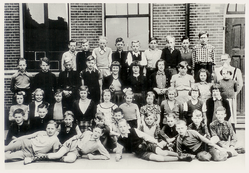 Bekijk detail van "HV00054: De Openbare Lagere School uit Hardenberg."