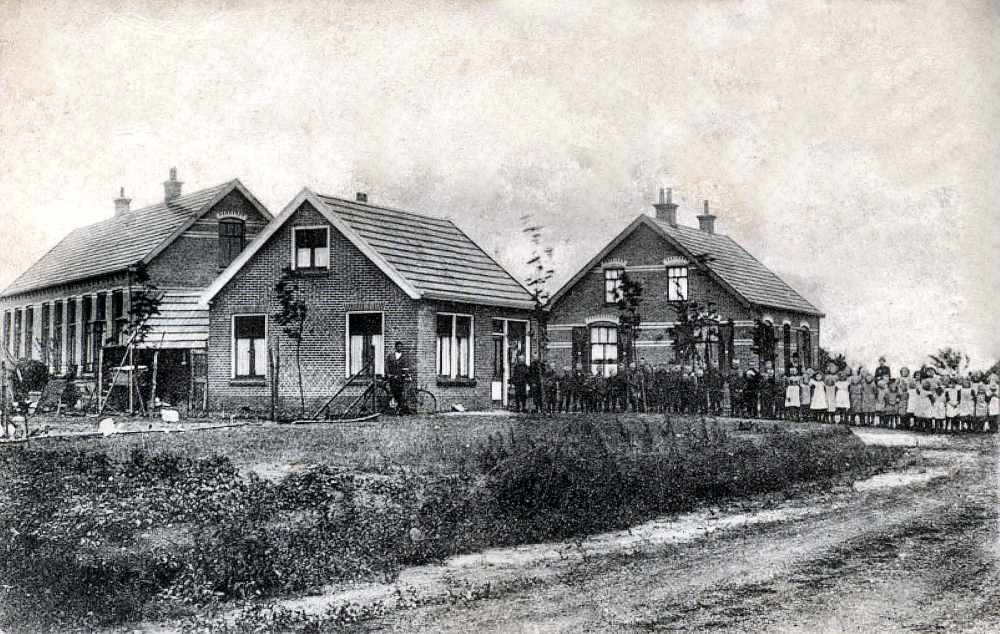 Bekijk detail van "HV00292: De Christelijke Lagere School in <span class="highlight">Schuinesloot</span>."