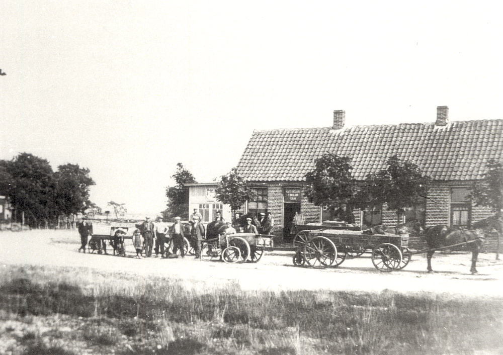 Bekijk detail van "HV00332: Café Biglaar op de hoek Dorpsstraat - <span class="highlight">Groenedijk</span> in Kloosterhaar."