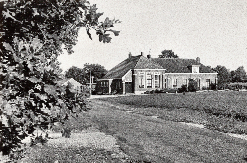 Bekijk detail van "HV00791: De School met meestershuis in Radewijk."