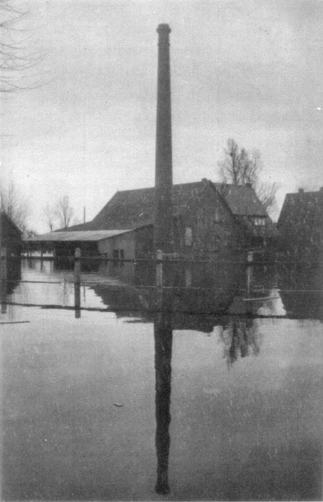 Bekijk detail van "HV01058: Wateroverlast in Hardenberg - februari 1946, de Bruchterweg."