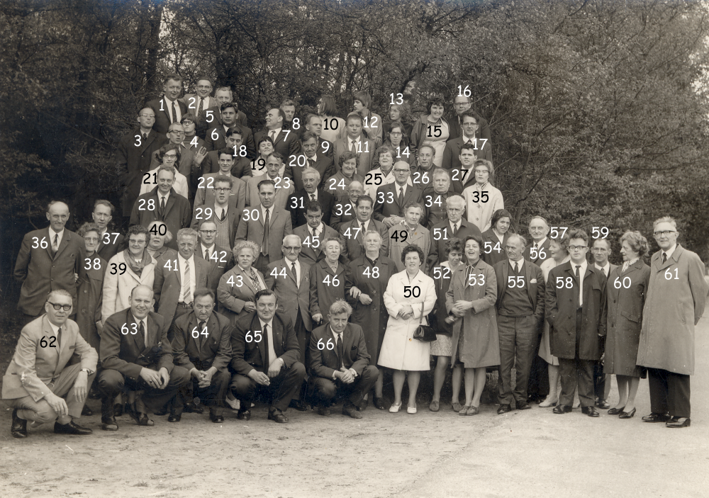 Bekijk detail van "HV02404: Werknemers van de Kruzeborg in Hardenberg."