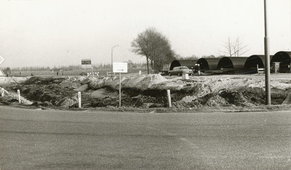 Bekijk detail van "HV02983: Hier wordt een kronkel uit de Krimweg verwijderd."