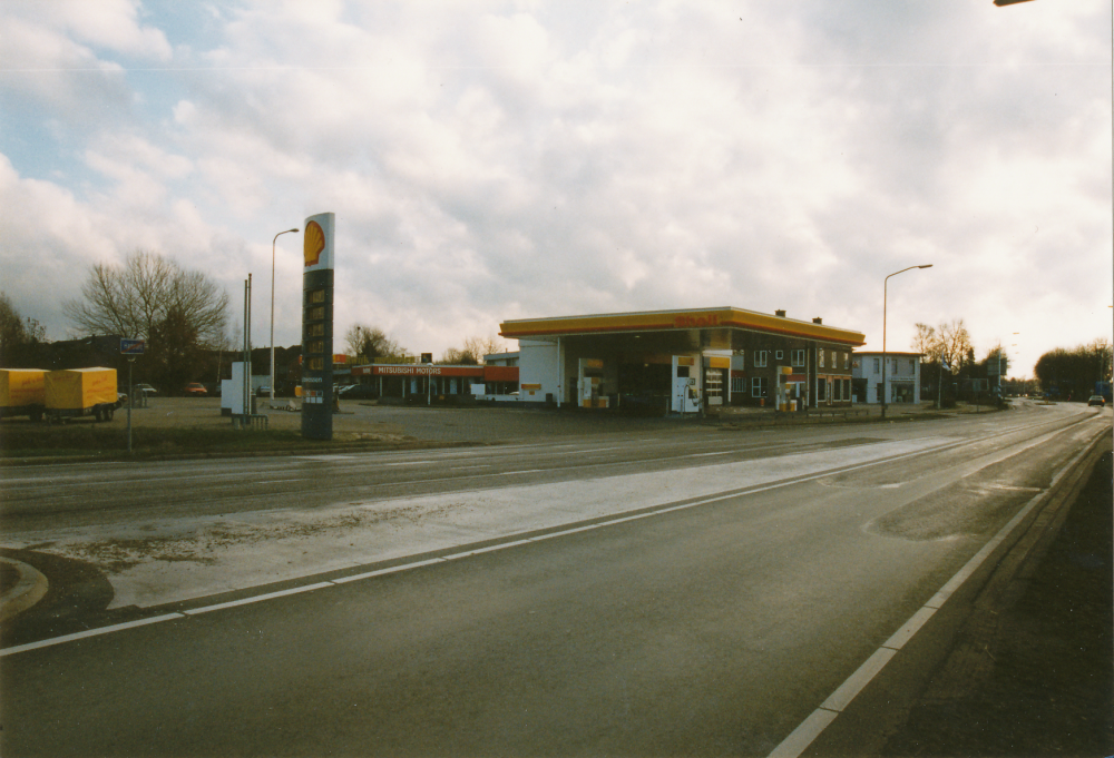 Bekijk detail van "HV03210: Het Tankstation van Mastenbroek aan de <span class="highlight">Twenteweg</span> in Heemse."