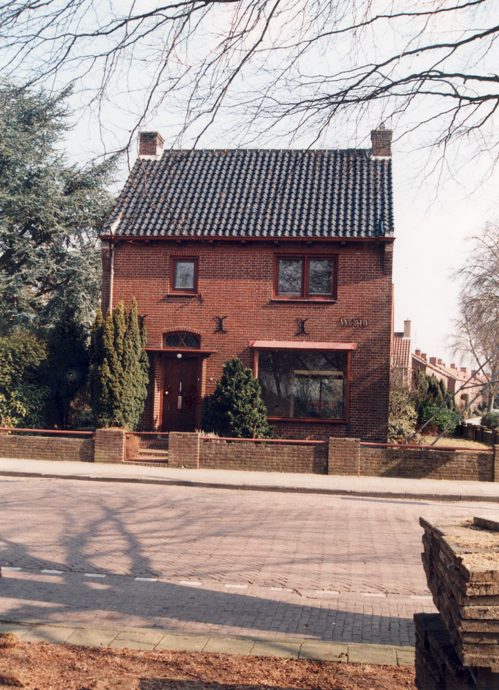 Bekijk detail van "HV03259: Huize Henja aan de Burg. Bramerstraat in Hardenberg."