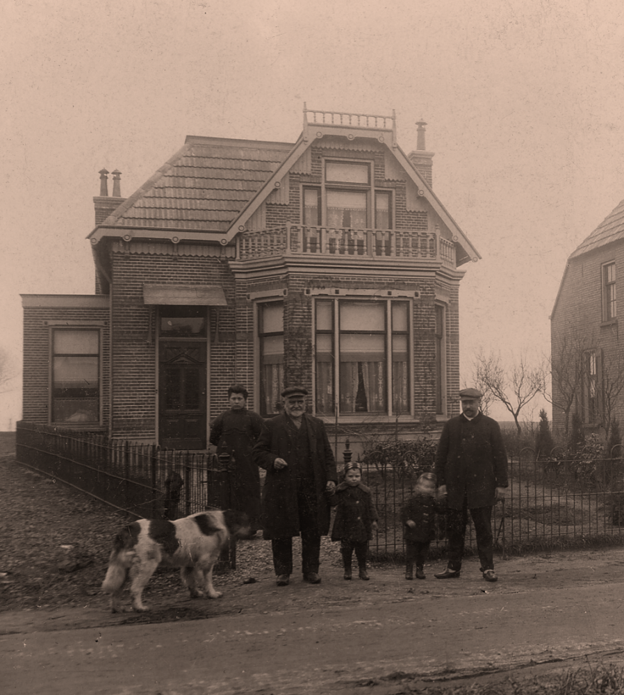 Bekijk detail van "HV04844:  De nieuwe woning van de familie Munster aan de <span class="highlight">Gramsbergerweg</span>"