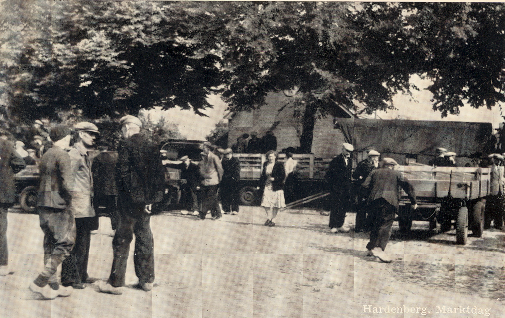 Bekijk detail van "HV05011: De Markt in Hardenberg."